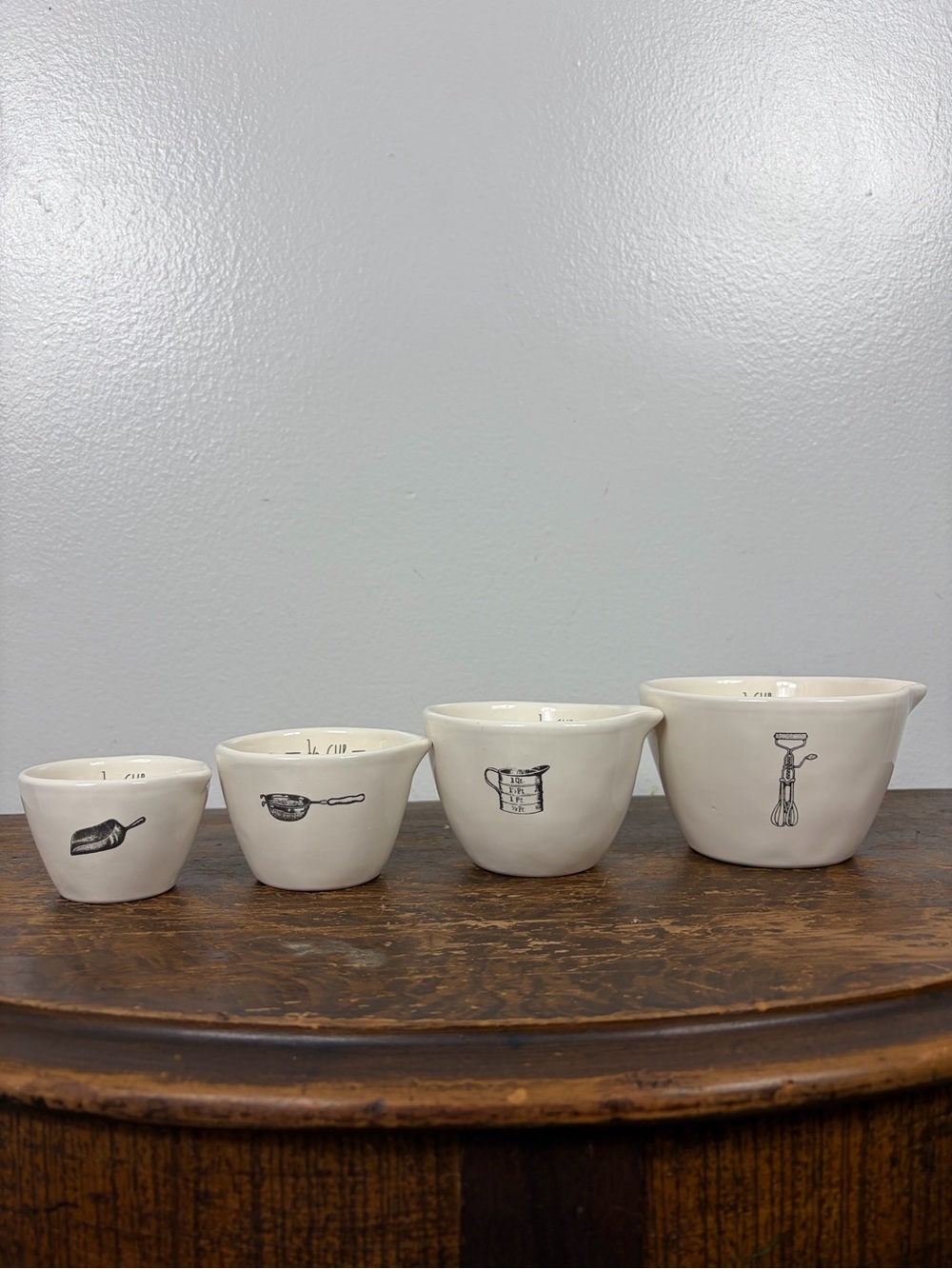 Rae Dunn Icon measuring cups Artisan Collection Magenta Set of 4 - illustrations